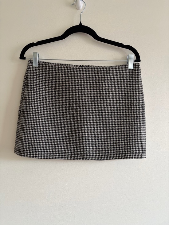 Brandy Melville Dresses & Skirts - Brandy Melville Black & White Houndstooth Mini Skirt
